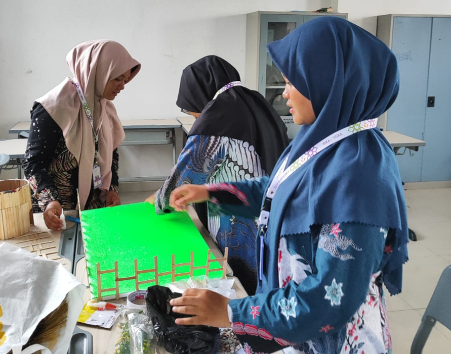 Lomba Membuat Maket Rumah Adat, Tumbuhkan Cinta Budaya Indonesia