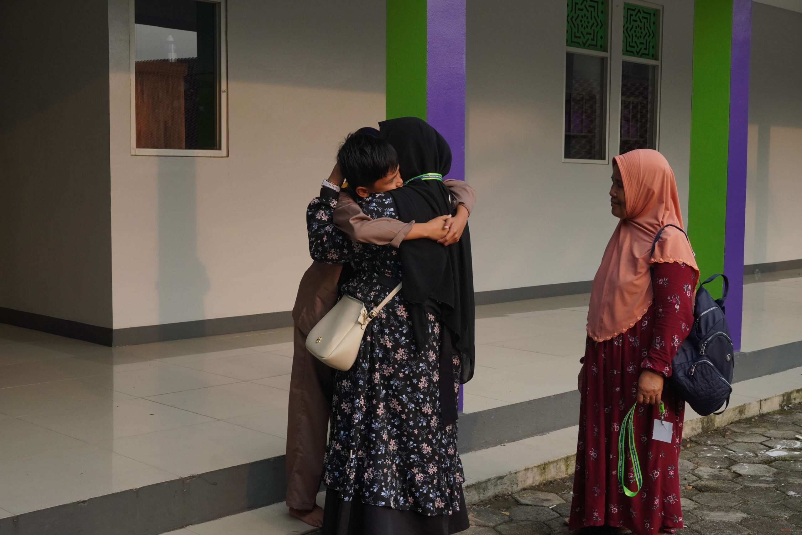 Bu, Peluk Aku Sekali Lagi