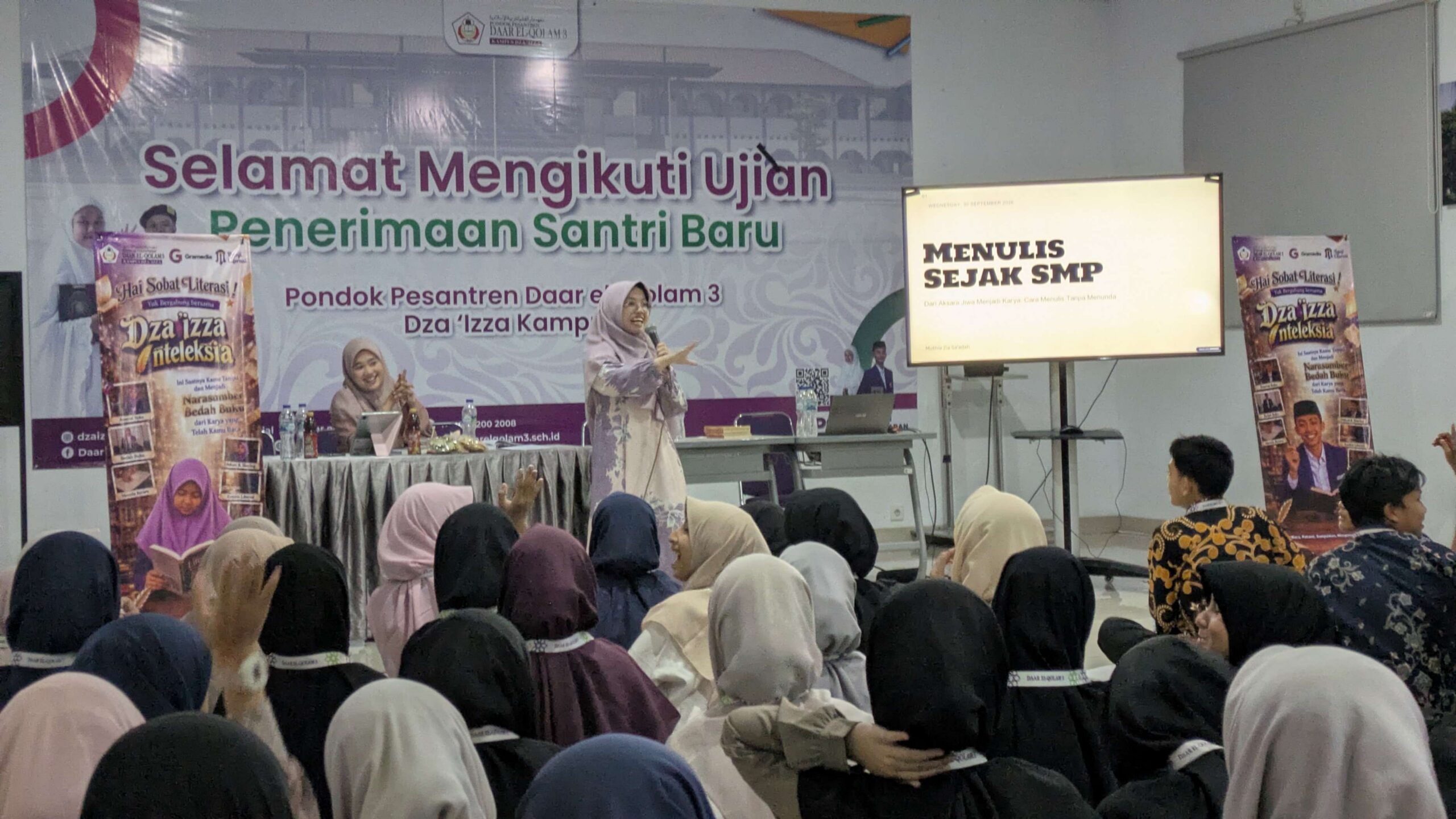 Menulis Dulu, Menyempurnakan Kemudian: Pesan Muthia Zia dalam Dza ‘Izza Inteleksia